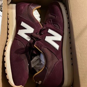 New Balance size 11.5 mens burgundy and tan 520s